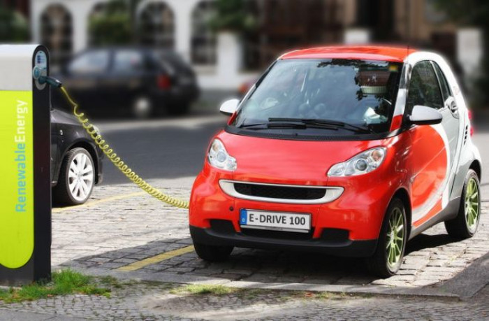 Auto elettriche: arriva il bonus colonnine di ricarica. Ecco a chi spetta, quali sono gli importi e come richiederlo Auto elettriche: arriva il bonus colonnine di ricarica. Ecco a chi spetta, quali sono gli importi e come richiederlo