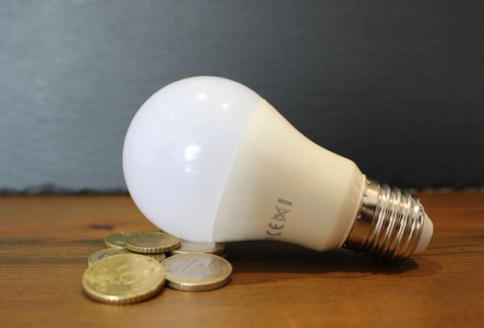 Rincari record, l'energia elettrica costa 10 volte di più che nel 2020 e nessuna soluzione all'orizzonte Rincari record, l'energia elettrica costa 10 volte di più che nel 2020 e nessuna soluzione all'orizzonte