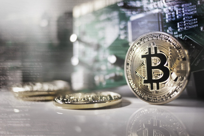 Bitcoin crolla: comprare ora conviene? Focus su FED e Kazakistan 