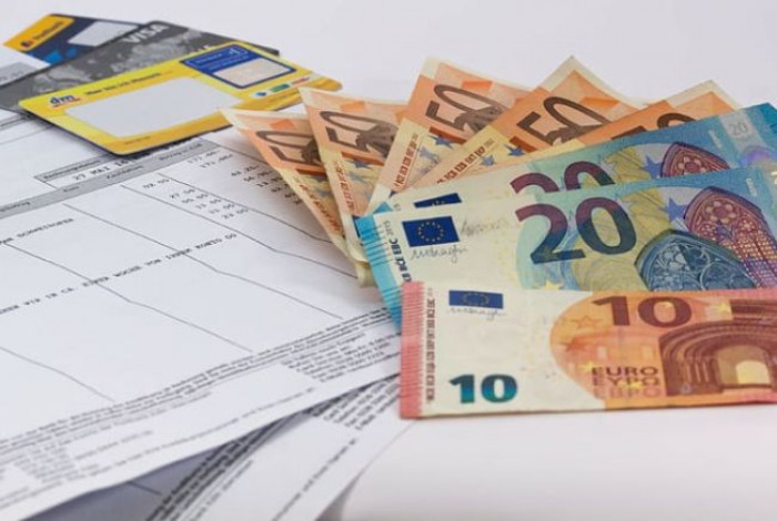 Contro i rincari sulle bollette di gas e luce, Draghi proroga il bonus sociale anche per il 2022, cosa cambia Contro i rincari sulle bollette di gas e luce, Draghi proroga il bonus sociale anche per il 2022, cosa cambia
