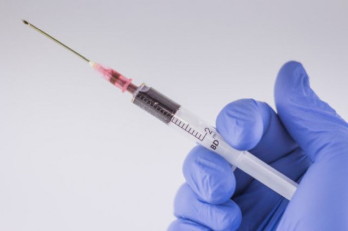 Green pass e obbligo vaccinale anche dopo il 30 giugno? L'opinione di Crisanti e Locatelli Green pass e obbligo vaccinale anche dopo il 30 giugno? L'opinione di Crisanti e Locatelli