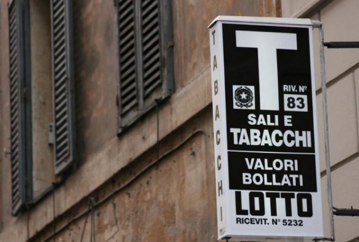 Nel decreto Milleproroghe anche la nuova tassa sulla nicotina, ma non riguarda le sigarette. Ecco cos'è Nel decreto Milleproroghe anche la nuova tassa sulla nicotina, ma non riguarda le sigarette. Ecco cos'è