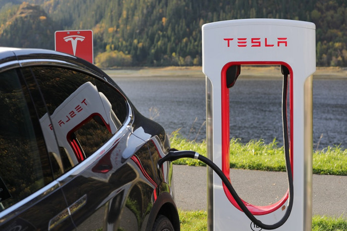 Azioni Tesla: buoni risultati trimestrali, conviene investire oggi?
