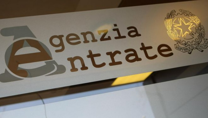 Multa 100 euro non vaccinati arrivata per sbaglio. Ecco cosa fare in caso di errore dell'Agenzia delle Entrate