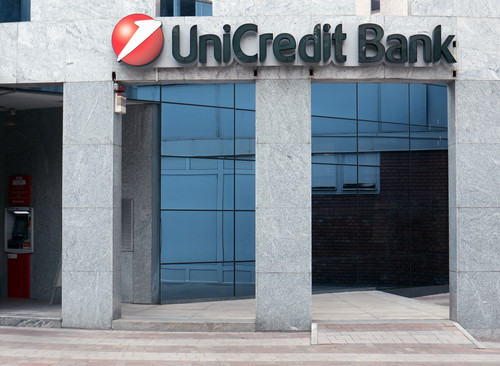 Comprare azioni Unicredit sui conti trimestrali? Focus: ricavi e utili a livelli record Comprare azioni Unicredit sui conti trimestrali? Focus: ricavi e utili a livelli record